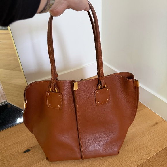 Chloe Vick Medium Tote Bag - Brown Leather - Picture 2 of 7